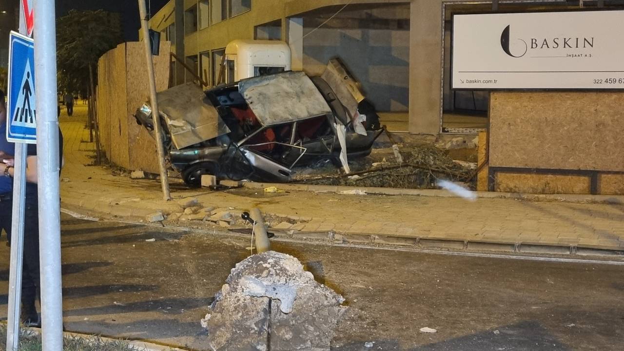 Takla Atan Otomobildeki Baba Öldü, İki Oğlu Yaralandı