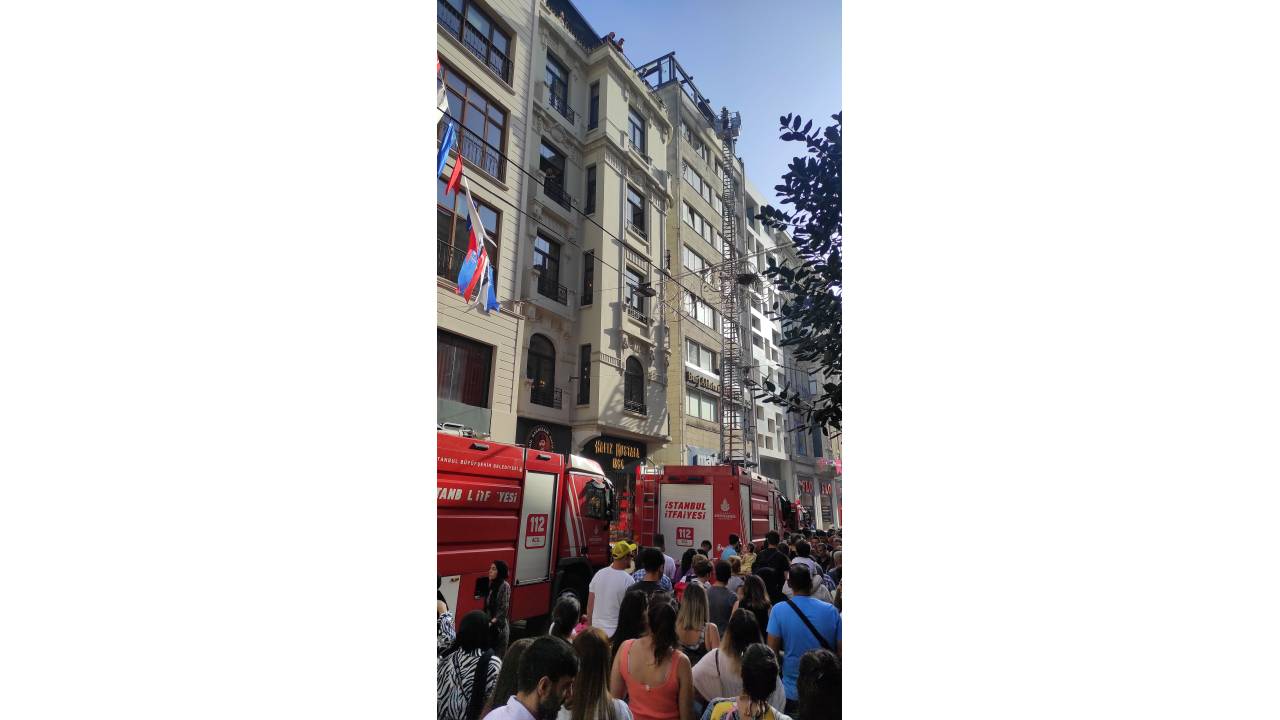 İstiklal Caddesi'nde Yangın Trafiği