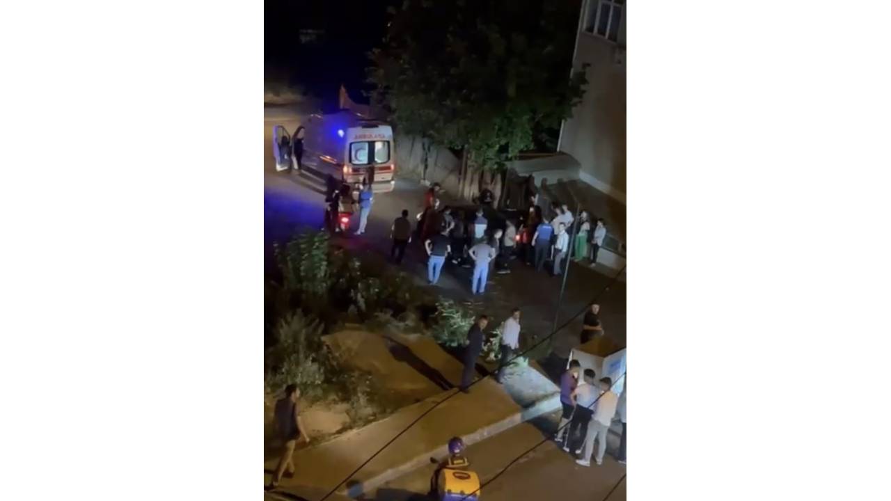 Ataşehir'de 2 Yaralının Olduğu Silahlı Kavga Kamerada