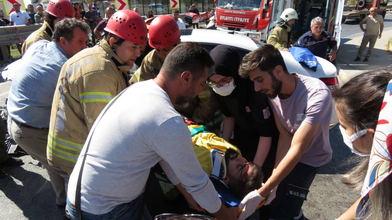 Pendik'te Kaza Yapan Oğlunun Kurtarılmasını Gözyaşları İçinde İzledi