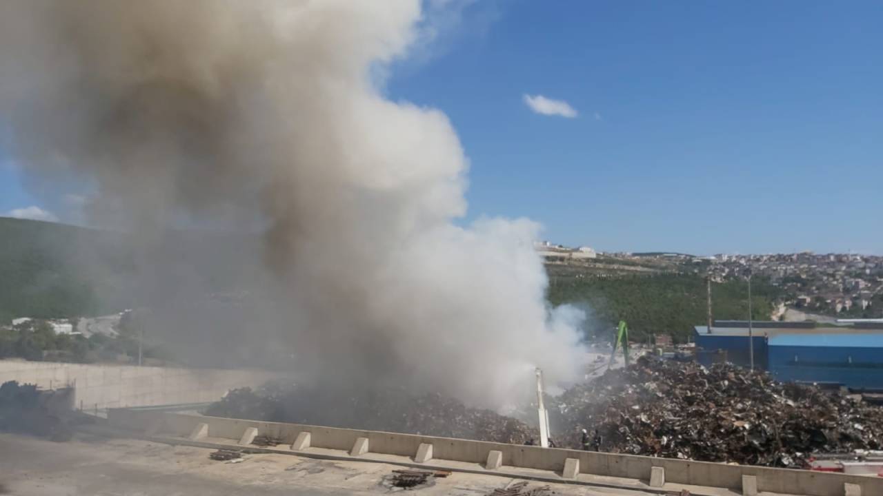 Fabrikanın Hurda Deposunda Yangın