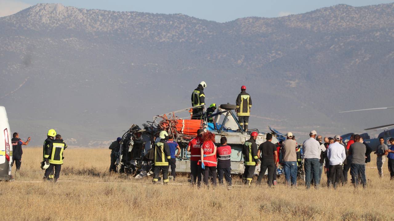 Marmaris'teki Yangına Müdahaleye Giden Helikopter Denizli'de Düştü (4)