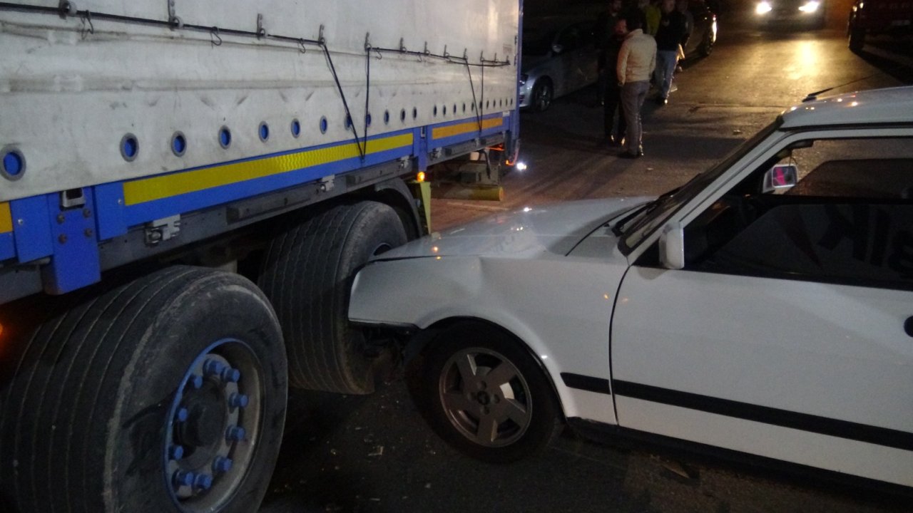 Kocaelide park halindeki tır 6 araca çarptı