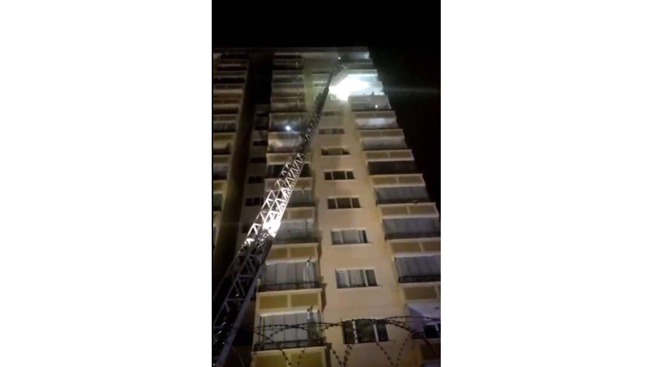 Ankara'da 15 Katlı Apartmanın 13'üncü Katında Yangın: 1 Ölü