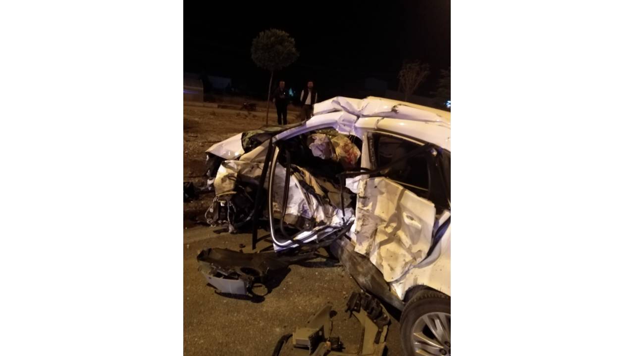 Konya'da İki Otomobil Çarpıştı: 1 Ölü, 2 Yaralı