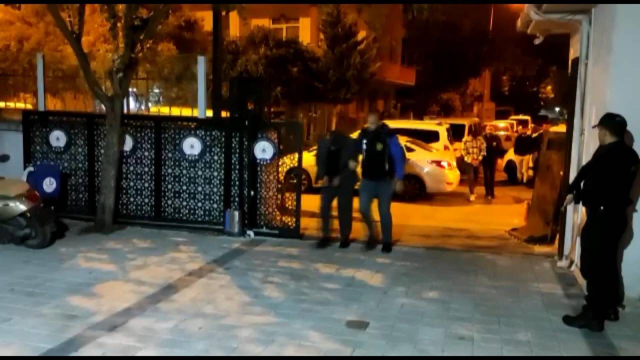 (fotoğraflarla)bağcılar'daki Anne Cinayetine İlişkin Görüntü Çekerek Paylaşan 3 Kişi Gözaltına Alındı