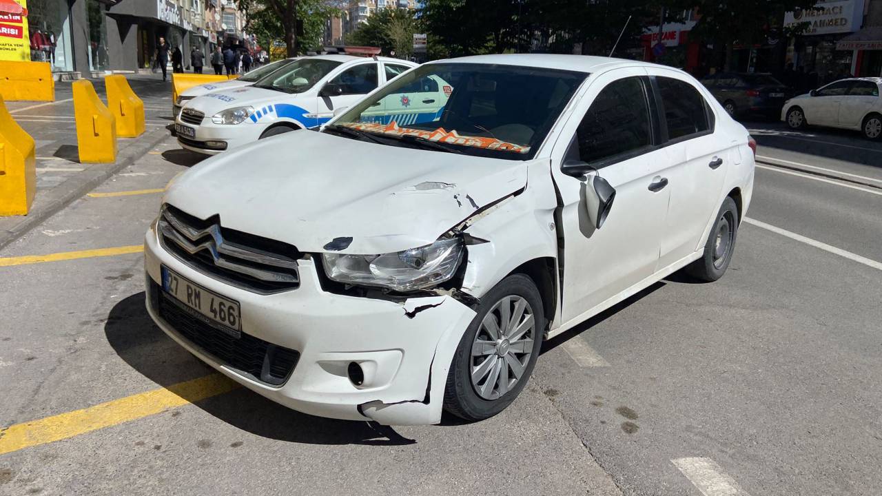 Otomobilin Çarptığı 20 Yaşındaki Şerife Ağır Yaralı