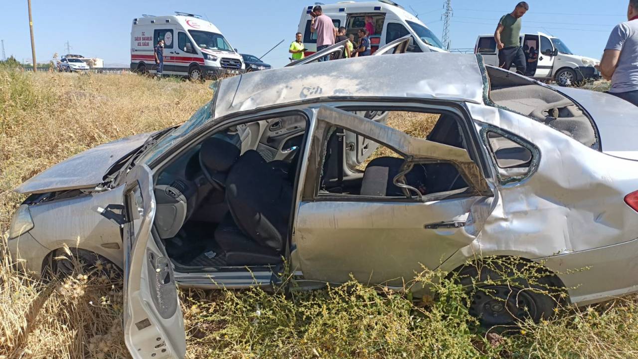 Ergani'de Otomobil Tarlaya Devrildi: 7 Yaralı