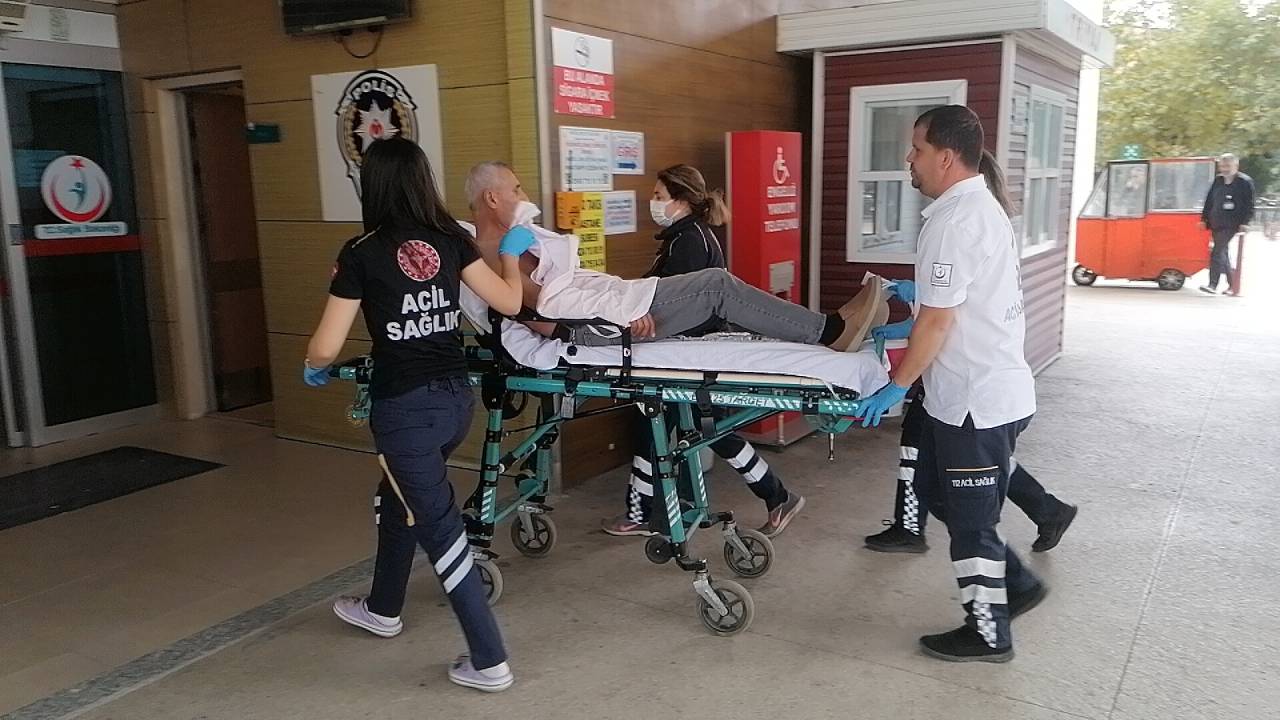 Arkadaşı Bıçakladı, Yaralı Halde Sağlık Ocağına Sığındı