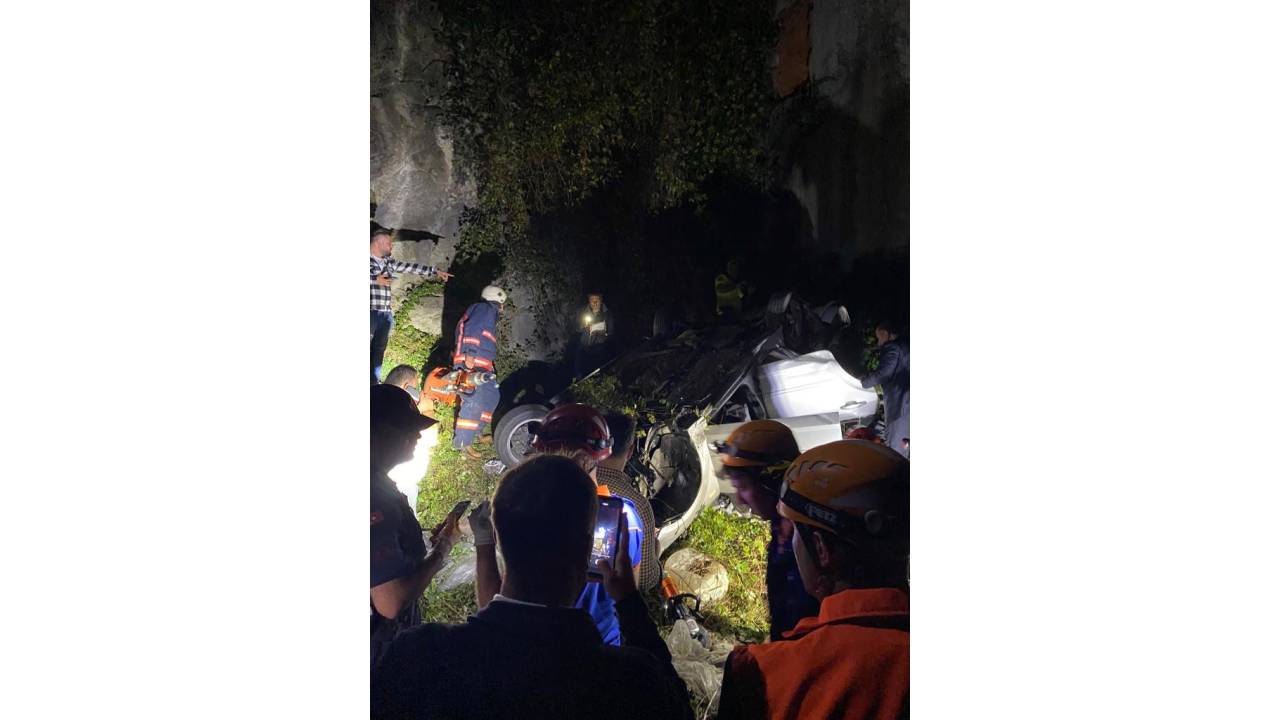 50 Metreden Şarampole Uçan Otomobilde Bir Aile Yok Oldu: 4 Ölü