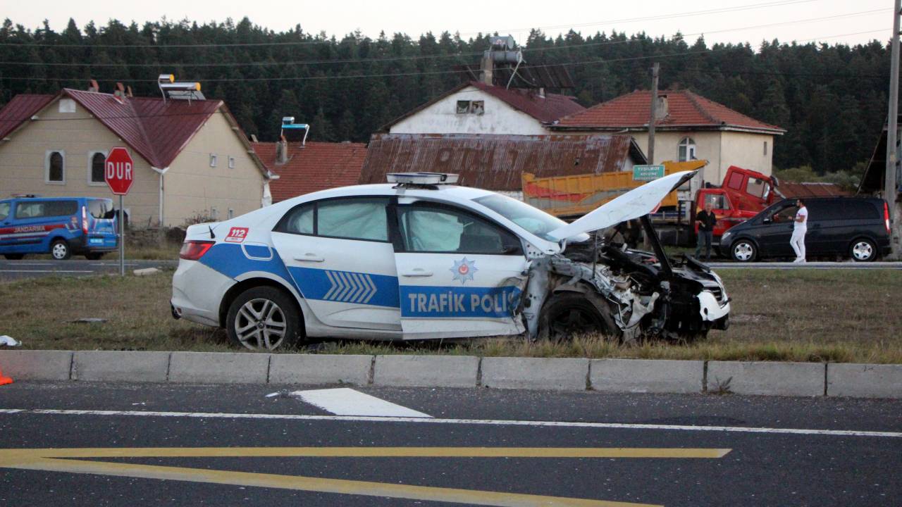 Ciple Çarpışan Polis Aracındaki 2 Polis Memuru Yaralandı