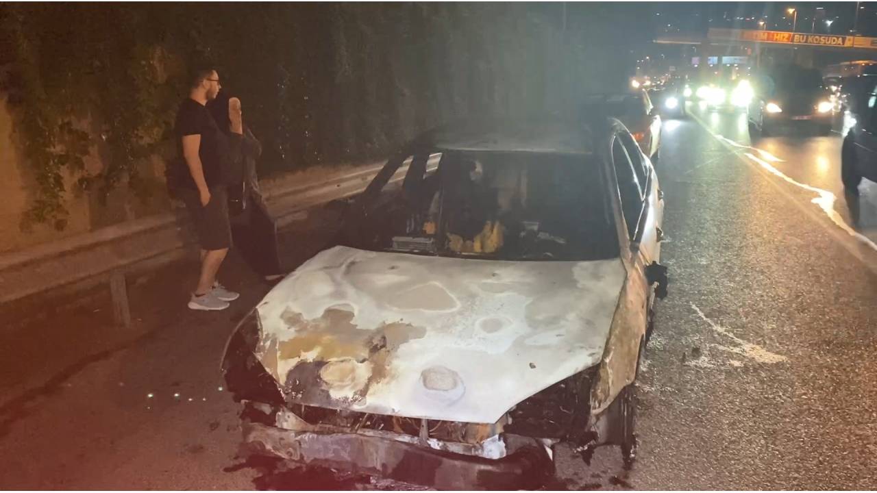 Beyoğlu’nda Otomobil Alev Alev Yandı