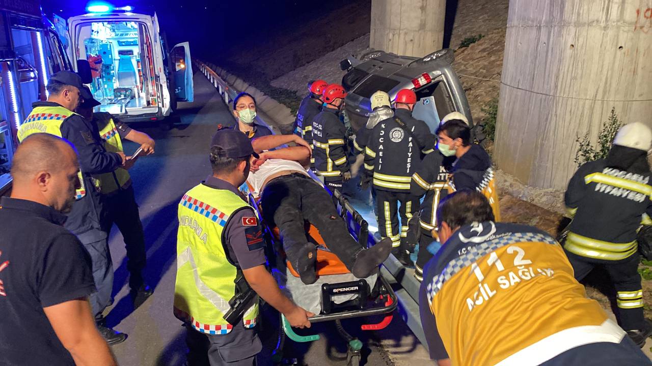 Kontrolden Çıkan Hafif Ticari Araç Viyadüğün Ayağına Çarptı: 1 Ölü, 1 Yaralı