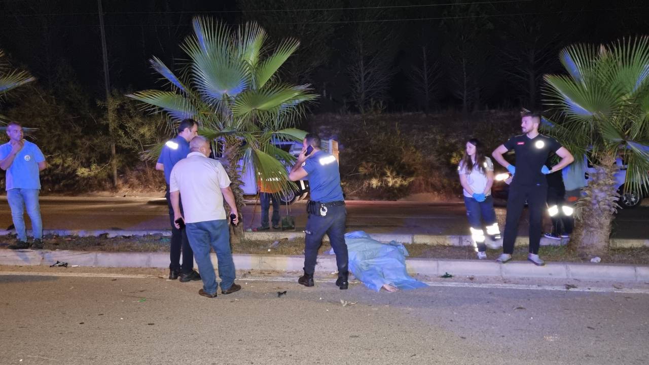 Refüje Çarpıp Devrilen Motosikletin Sürücüsü Öldü