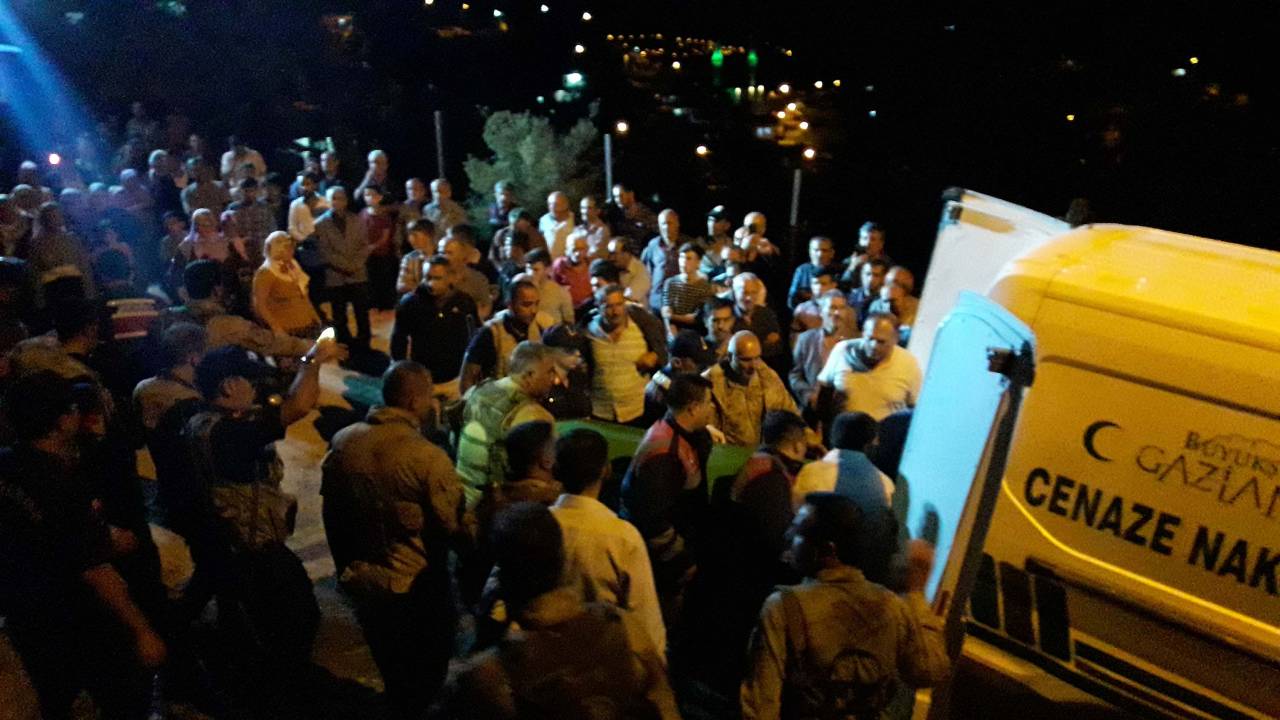 Gaziantep'te Eve Düzenlenen Silahlı Saldırıda Anne- Oğul Öldü, Gelini İle 2 Torunu Yaralandı