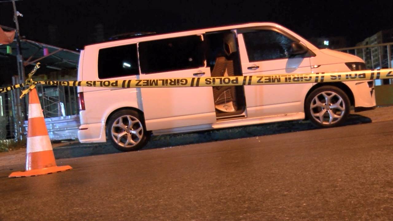 Beylikdüzü'nde Otoparka Silahlı Saldırı; Eşyasını Unutan İşçi İle Otoparktaki Köpek Yaralandı