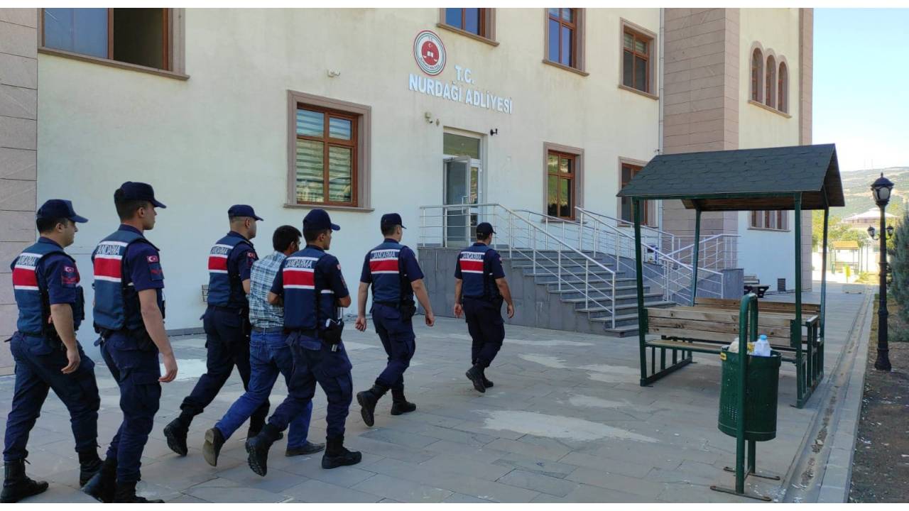 Anne İle Oğlunu Öldürüp, 3 Kişiyi Yaralayan Saldırgan Akraba Çıktı