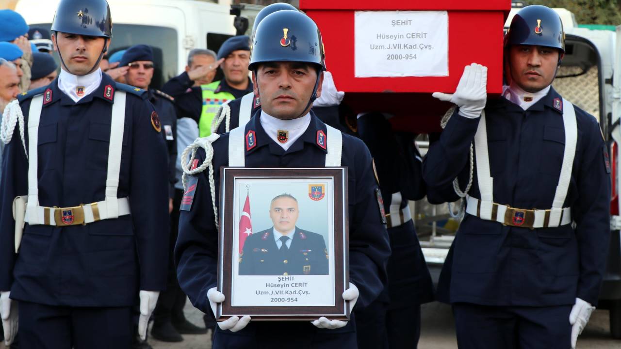 Kazaya Müdahale Eden Jandarma Ekibine Otomobil Çarptı: 1 Şehit, 1 Yaralı (2)