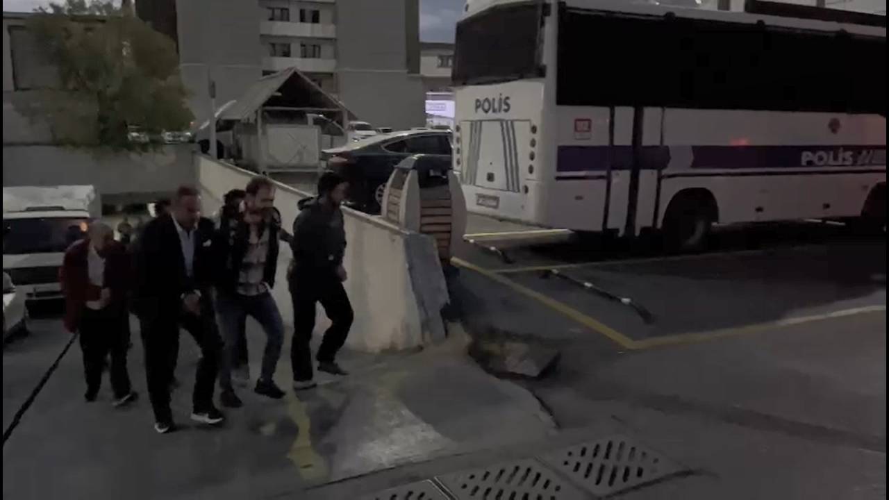 Borsa İstanbul'da Manipülasyon İddiasıyla Gözaltına Alınan  8 Şüpheli Adliyeye Sevk Edildi