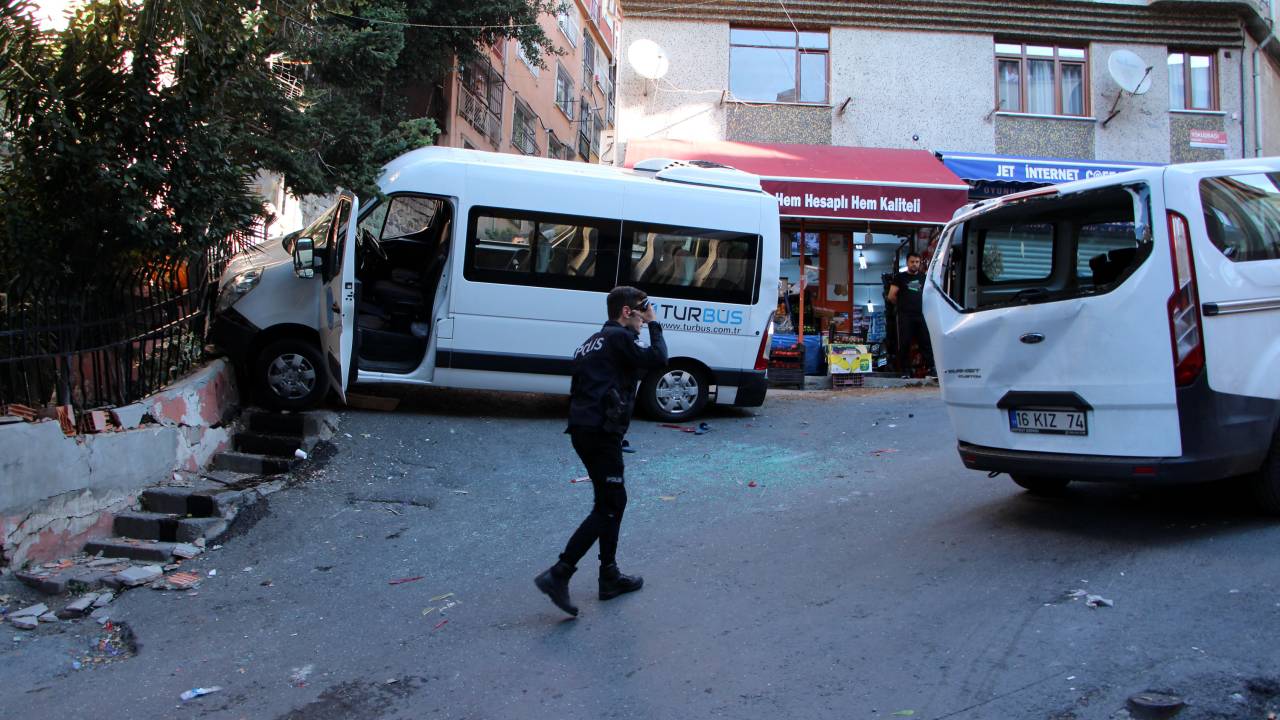 Beyoğlu'nda Servis Minibüsünün Çarptığı Yaya Ağır Yaralandı
