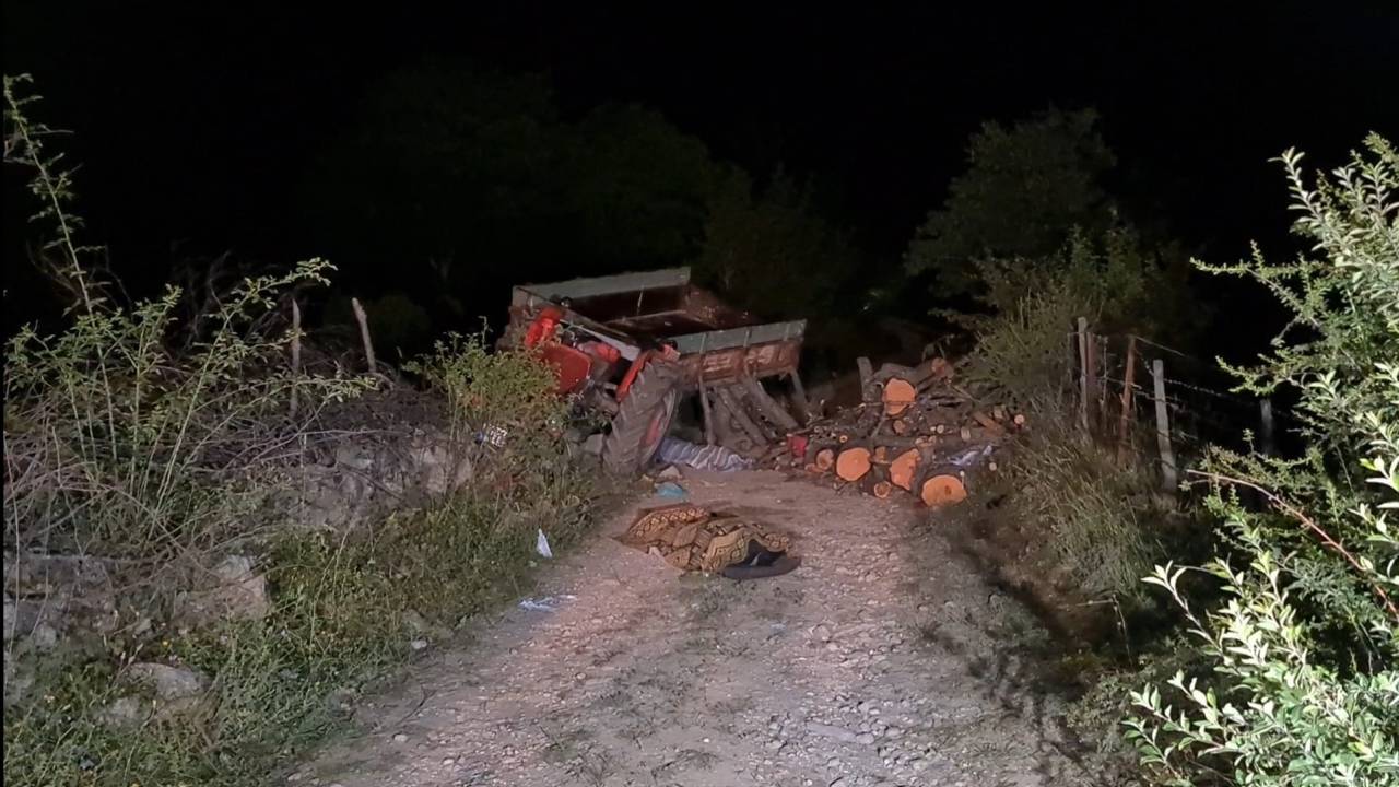 Traktör Devrildi: 2 Ölü, 2 Yaralı