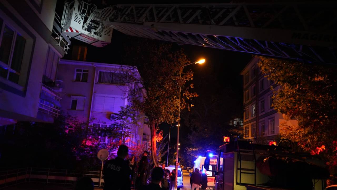 Tartıştığı Ezgi'yi Bıçaklayıp, Eve Kilitledi