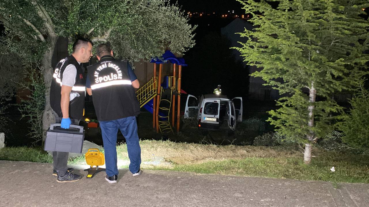 Ödünç Aldıkları Araçla Çocuk Parkına Uçtular: 1 Ölü, 1 Yaralı