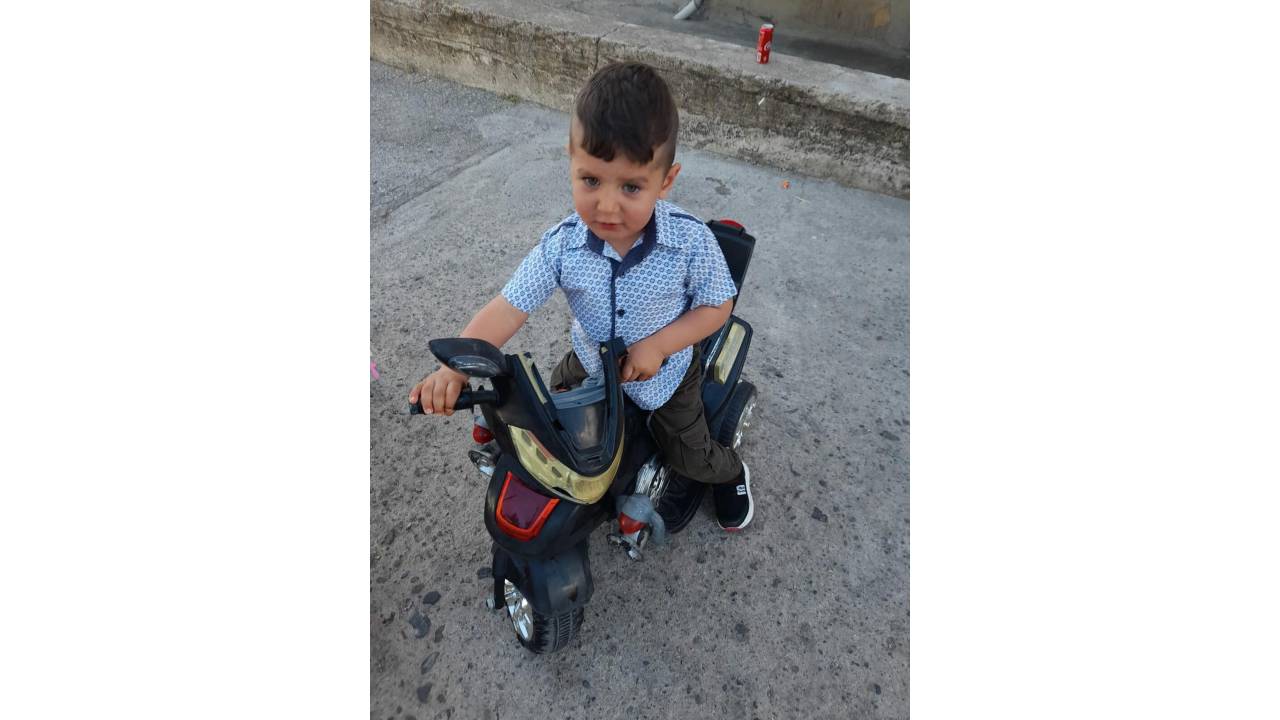 2 Yaşındaki Emirhan’ın Ölümünde Ehliyetsiz Sürücü İçin Ağır Cezada Yargılanması Talebi