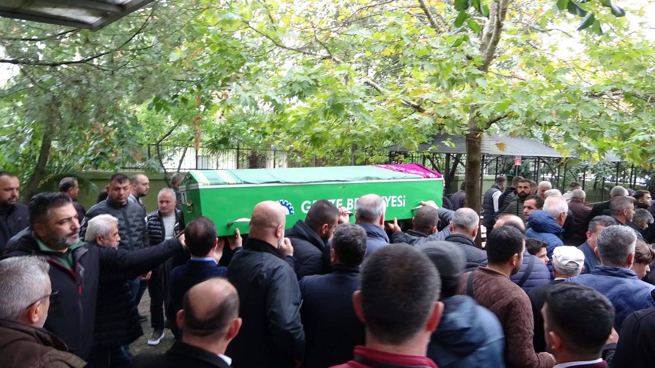 Evdeki Yangında Ölen Liseli Büşra, Son Yolculuğa Uğurlandı