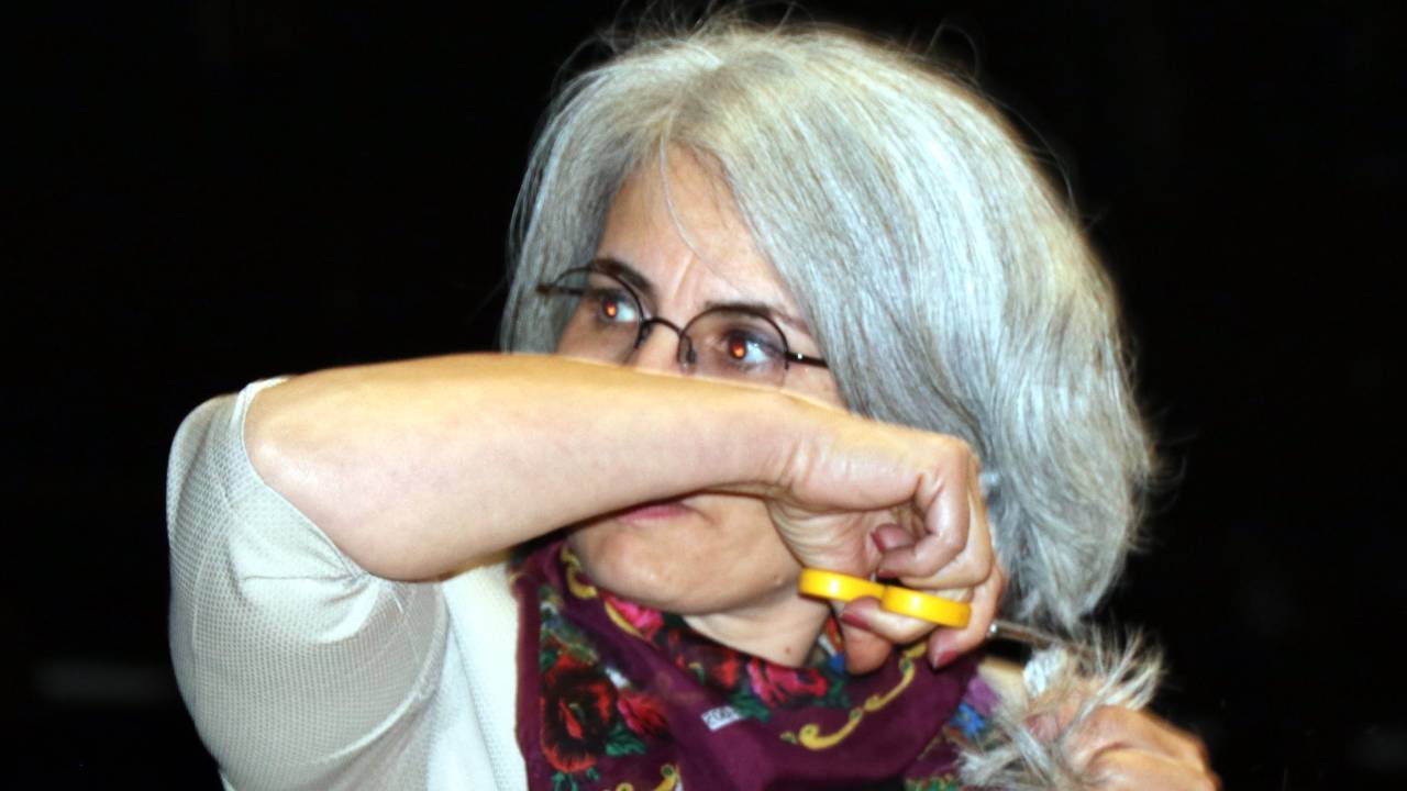 Kayseri Barosu Genel Kurulu'nda Kadın Avukatlardan 'saç Kesme' Eylemi