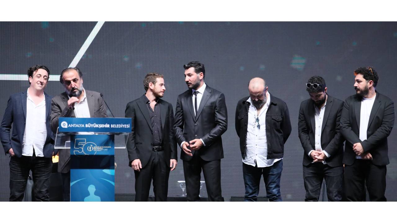 Altın Portakal'da 'karanlık Gece' En İyi Film Oldu; 'kurak Günler' 9 Ödül Aldı