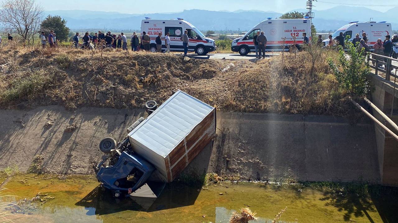 Manisa'da Kamyonet Ve Motosiklet Çarpıştı; Baba Yaralandı, Oğlu Öldü