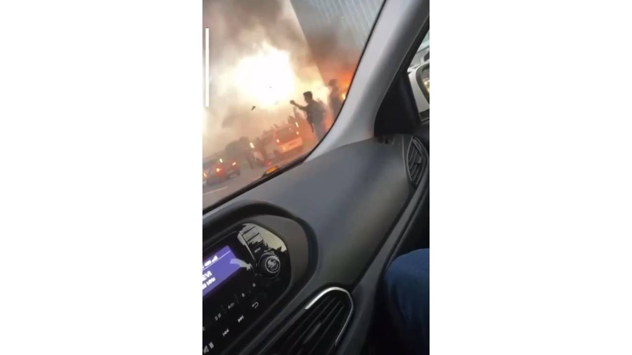 Bahçelievler'de Otomobil Alev Alev Yandı