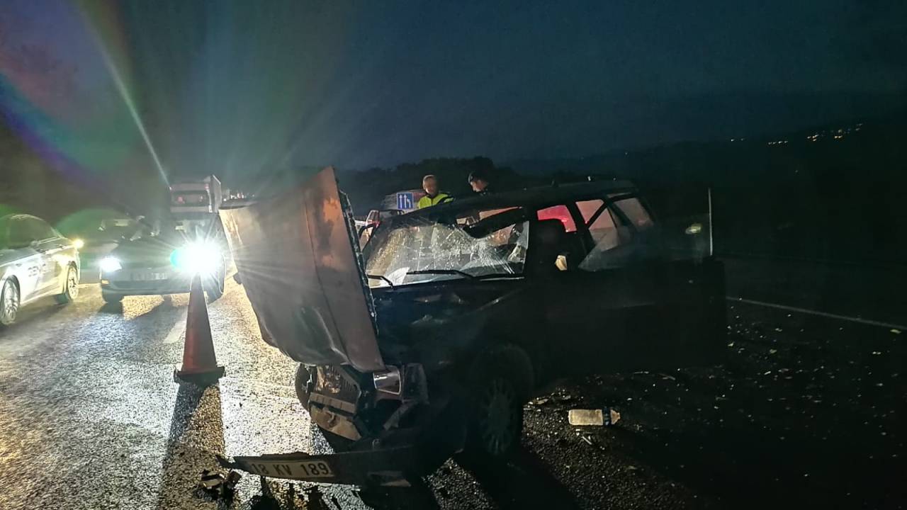 Bursa'da Hatalı 'u' Dönüşü Yapan Araç Kazaya Neden Oldu; 4 Yaralı