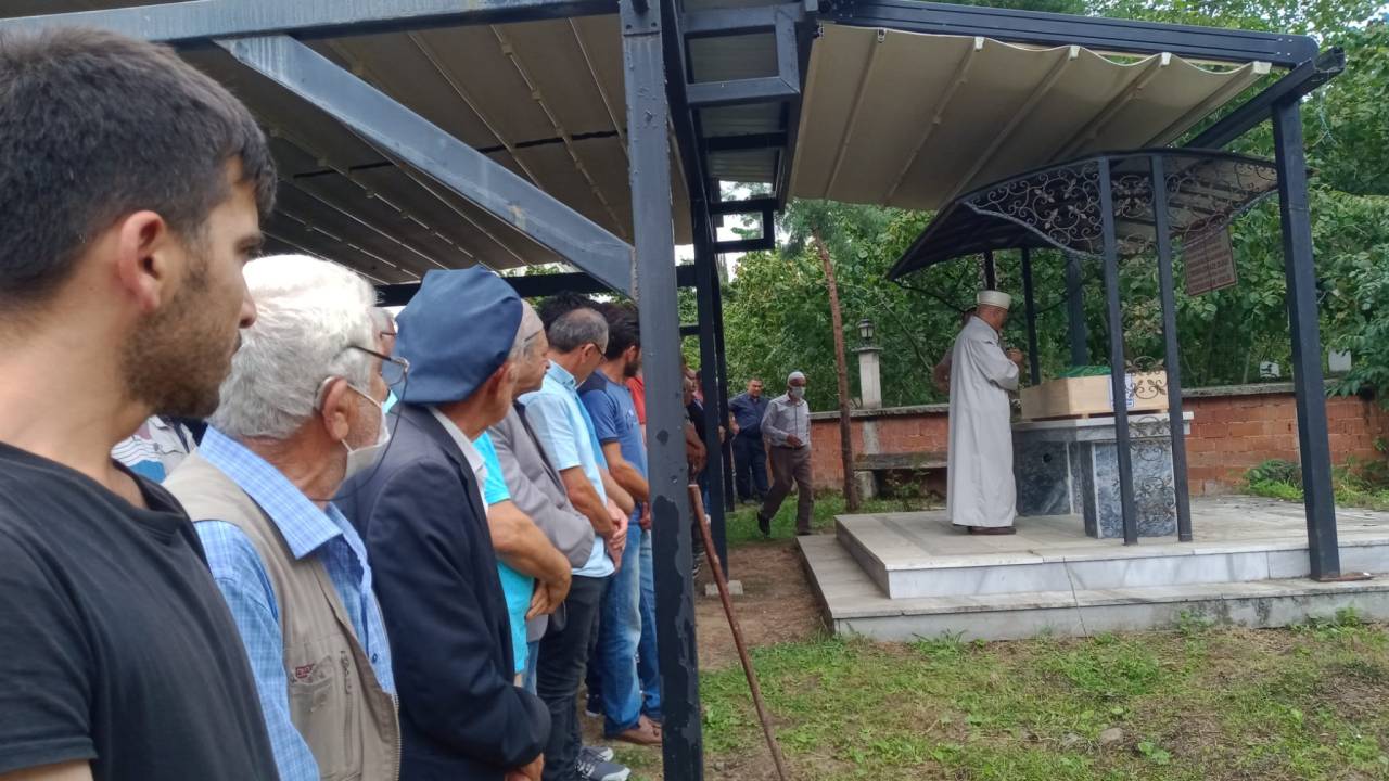 Bıçakla Babasını Öldürüp, Annesi Ve Kız Kardeşini Yaralayan Şüpheli Tutuklandı