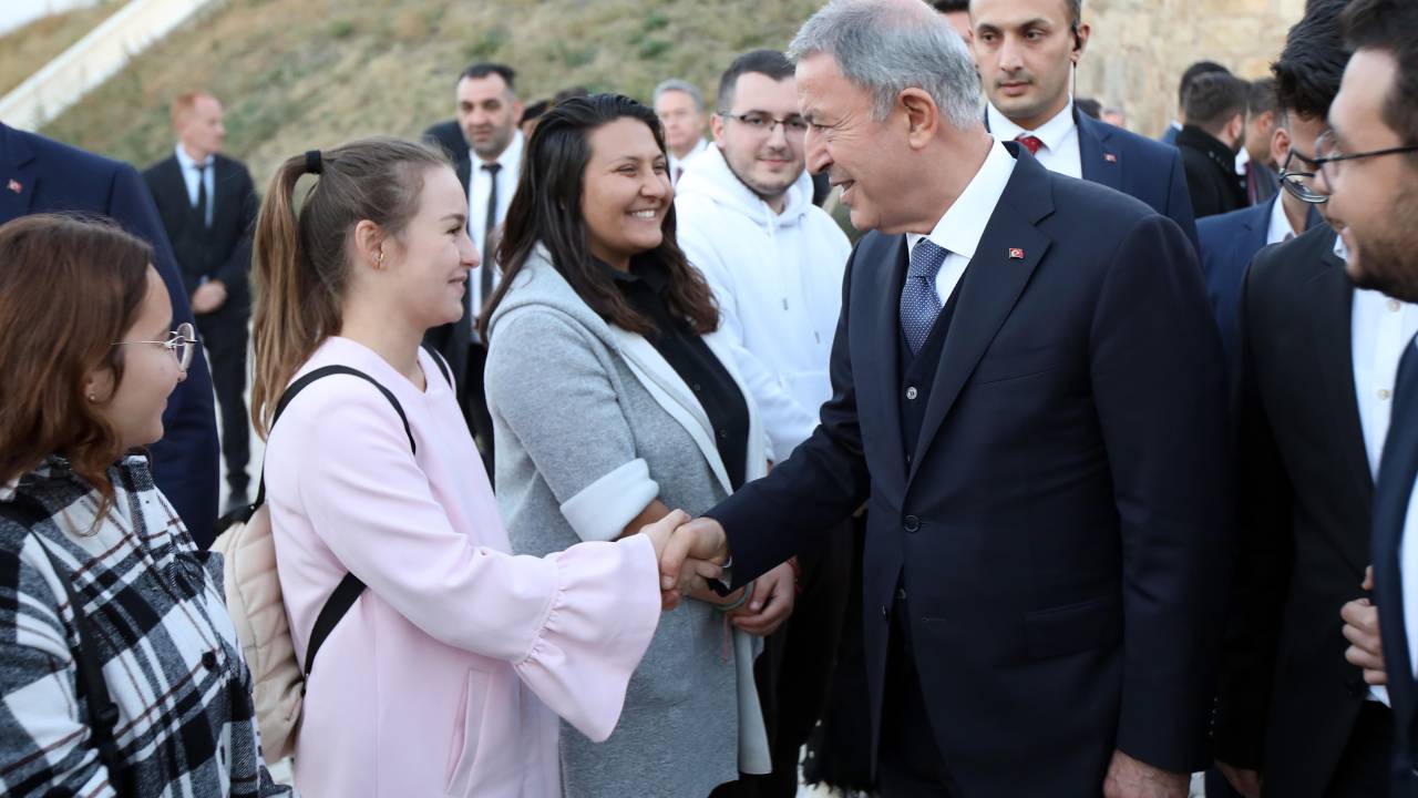 Bakan Akar: Yunanistan'ın, Uzattığımız Barış Elini Tutmasını Bekliyoruz (4)