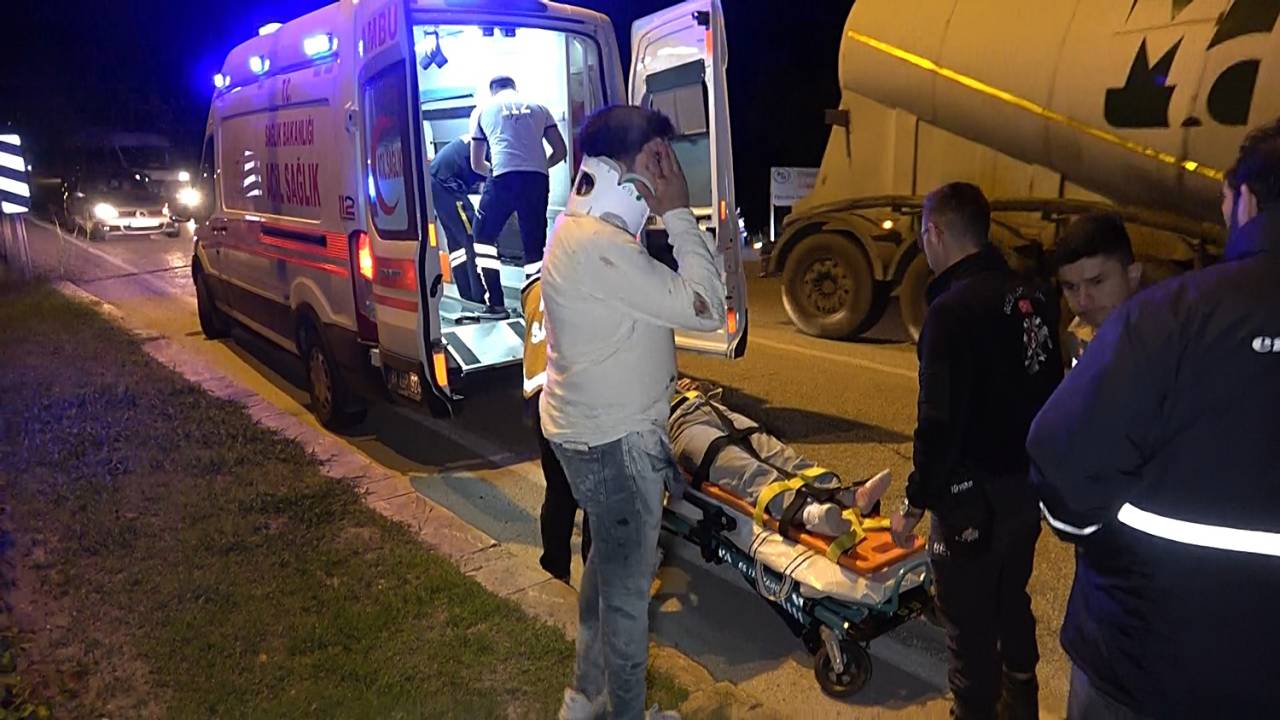 Trafiğe Kapatılan Yola Giren Motosiklet Devrildi: 2 Yaralı