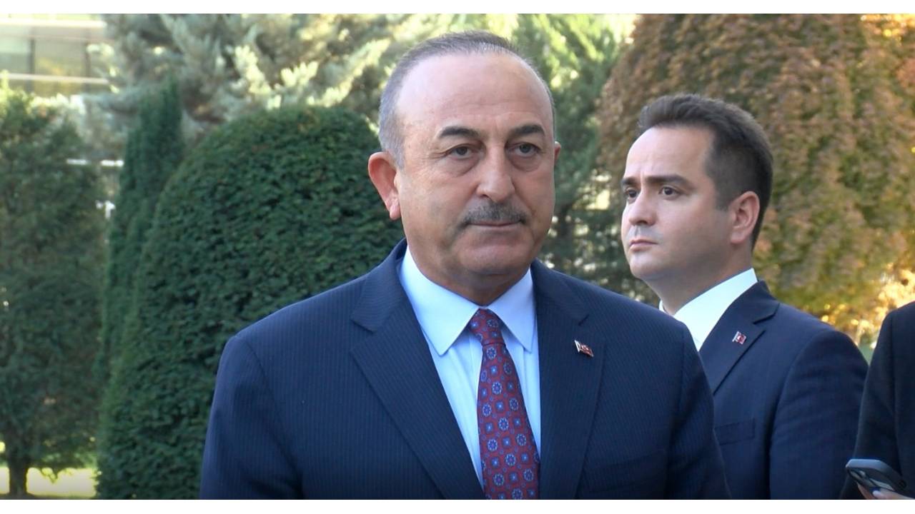Bakan Çavuşoğlu Arnavutluk Dışişleri Bakanı ile Görüştü