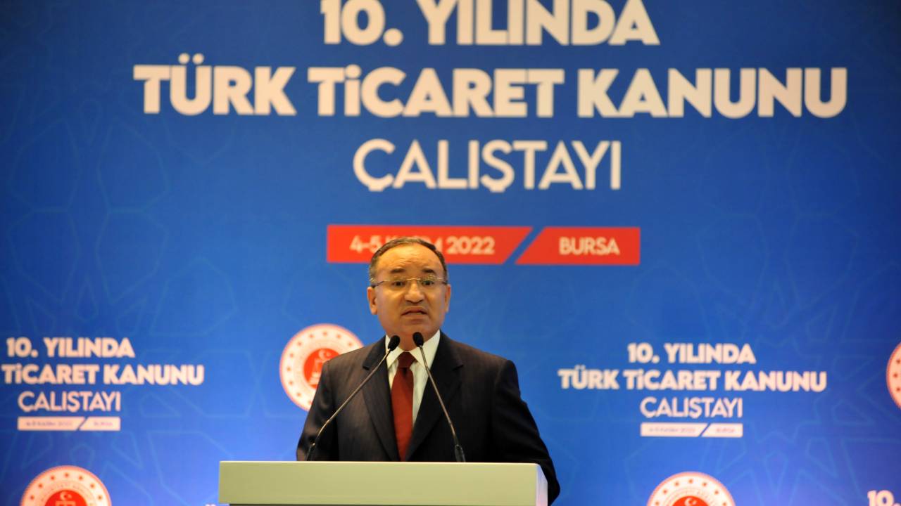 Bakan Bozdağ: Bu ülkenin kadınları kıyafetlerine göre ayrımcılığa tabi tutulmasın istiyoruz