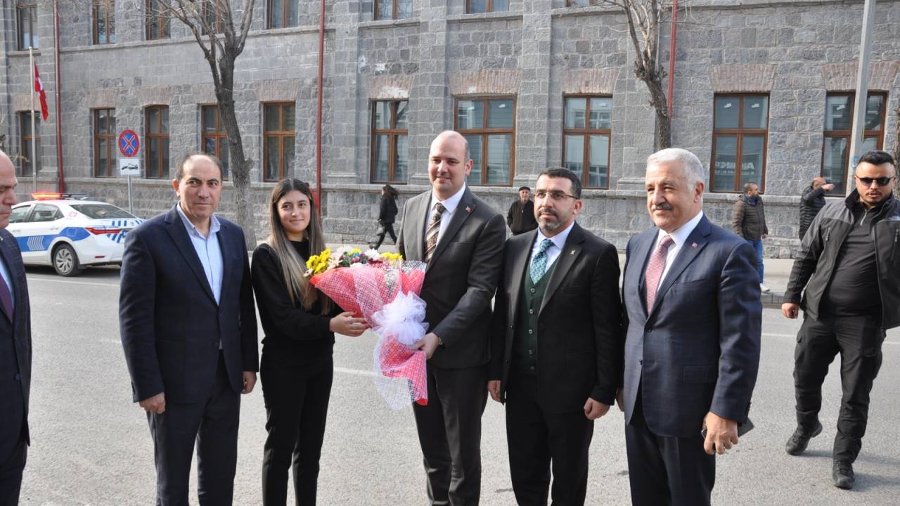 AK Parti'li İleri: Siyaset yapar gibi görünüp nefret siyaseti yürütüyorlar