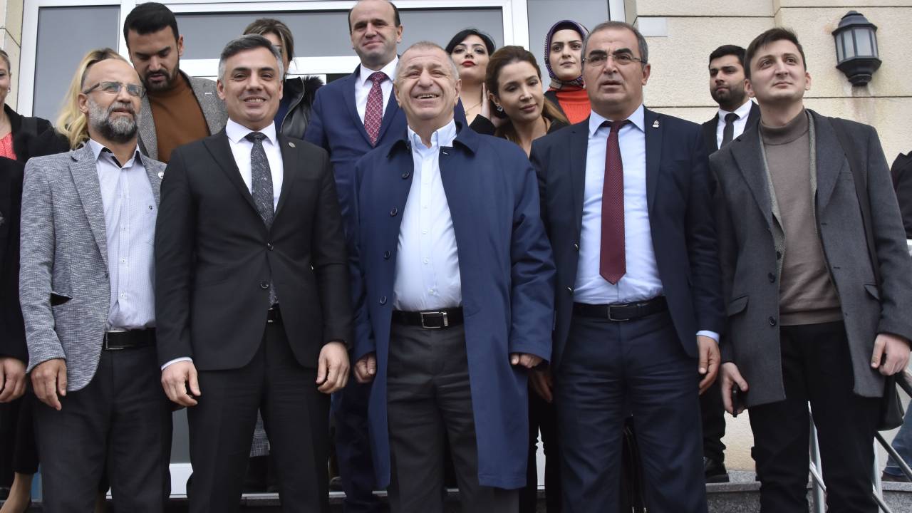 Ümit Özdağ: Siz, 'Zafer' deyin, biz de şu sığınmacıları vatanlarına yollayalım