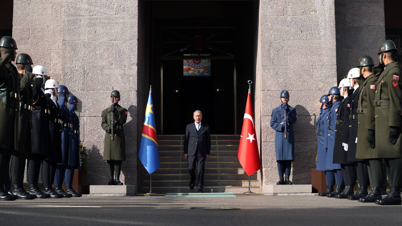 Bakan Akar, Kongolu mevkidaşıyla görüştü