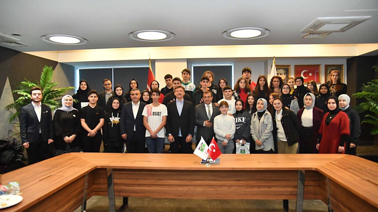 Cumhurbaşkanlığı Yerel Yönetim Politikaları Kurul Üyesi Tuzcuoğlu’ndan Bahçelievler Belediyesi’ni ziyaret