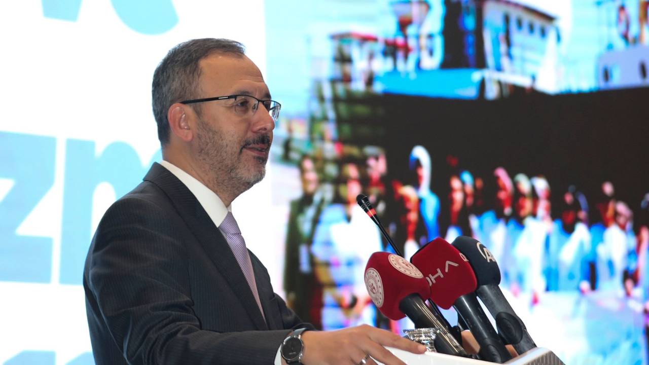 Bakan Kasapoğlu, Ankara'da gençlerle buluştu