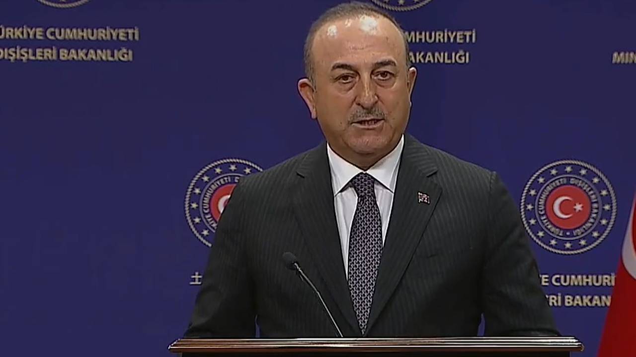 Bakan Çavuşoğlu'ndan Yunanistan'a: Barışı istemiyorsa biz de gereğini bir gece ansızın yaparız