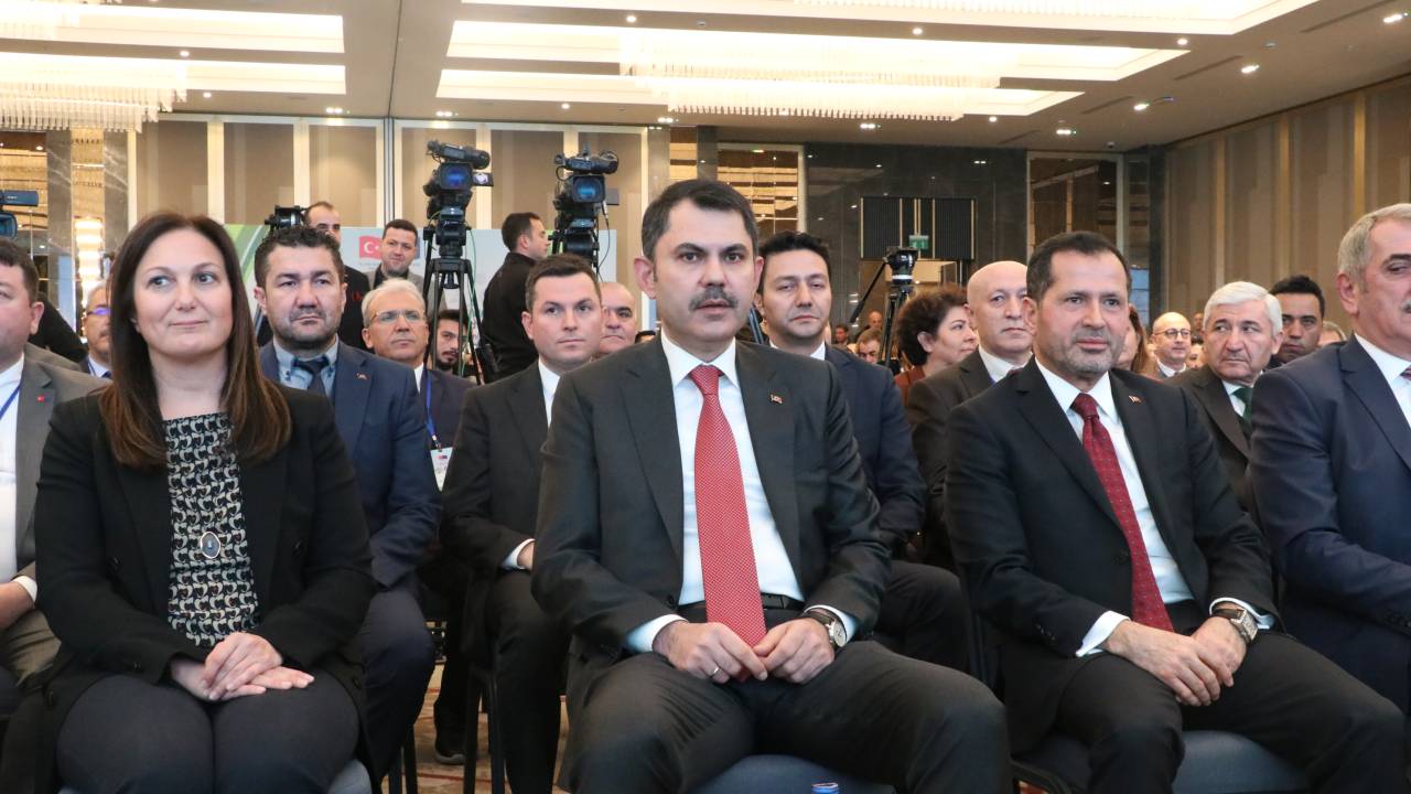 Bakan Kurum: Türkiye yurt dışından çöp değil, ham madde ithal ediyor