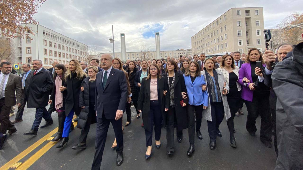 Kılıçdaroğlu, Adalet Bakanlığı'na yürüdü
