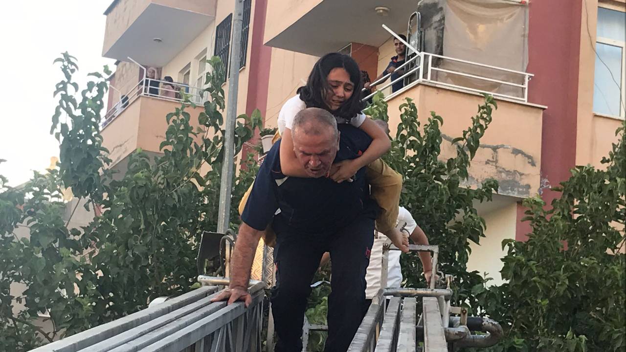 Nusaybin'de Bodrum Katta Yangın Çıktı; 5 Kişi Dumandan Etkilendi