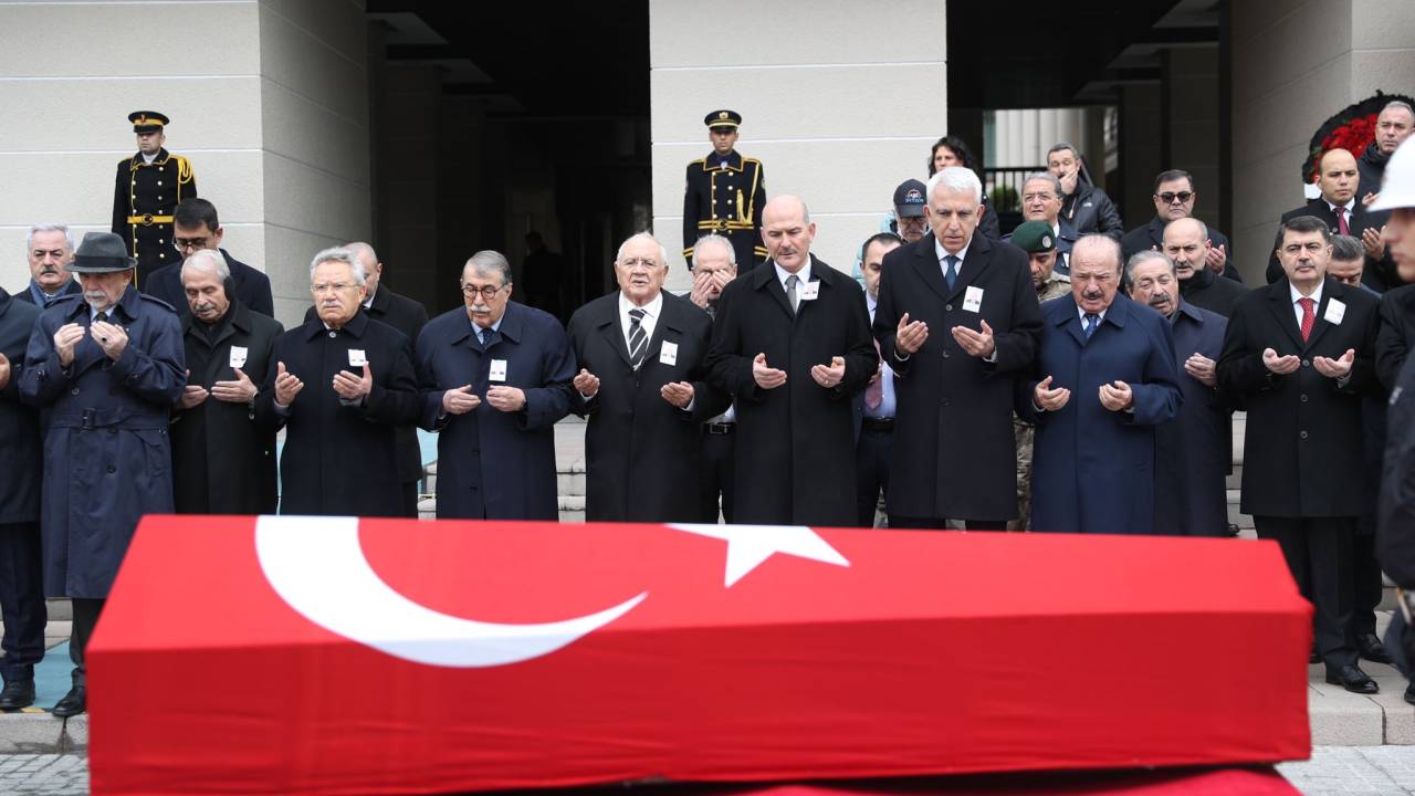 Eski İçişleri Bakanı Bayar, son yolculuğuna uğurlandı