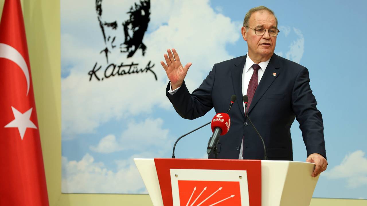 CHP'li Öztrak: Biz siyasetin, kadının kılık kıyafetinden elini çekmesi için yasa teklifini verdik